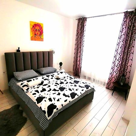Новобудова Сам Центр Жк "Семицвіт" Apartamento Lviv Exterior foto
