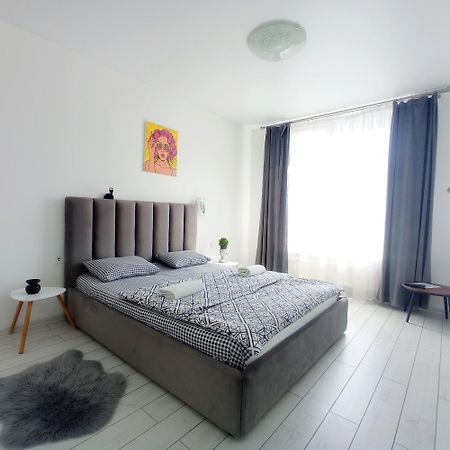 Новобудова Сам Центр Жк "Семицвіт" Apartamento Lviv Exterior foto