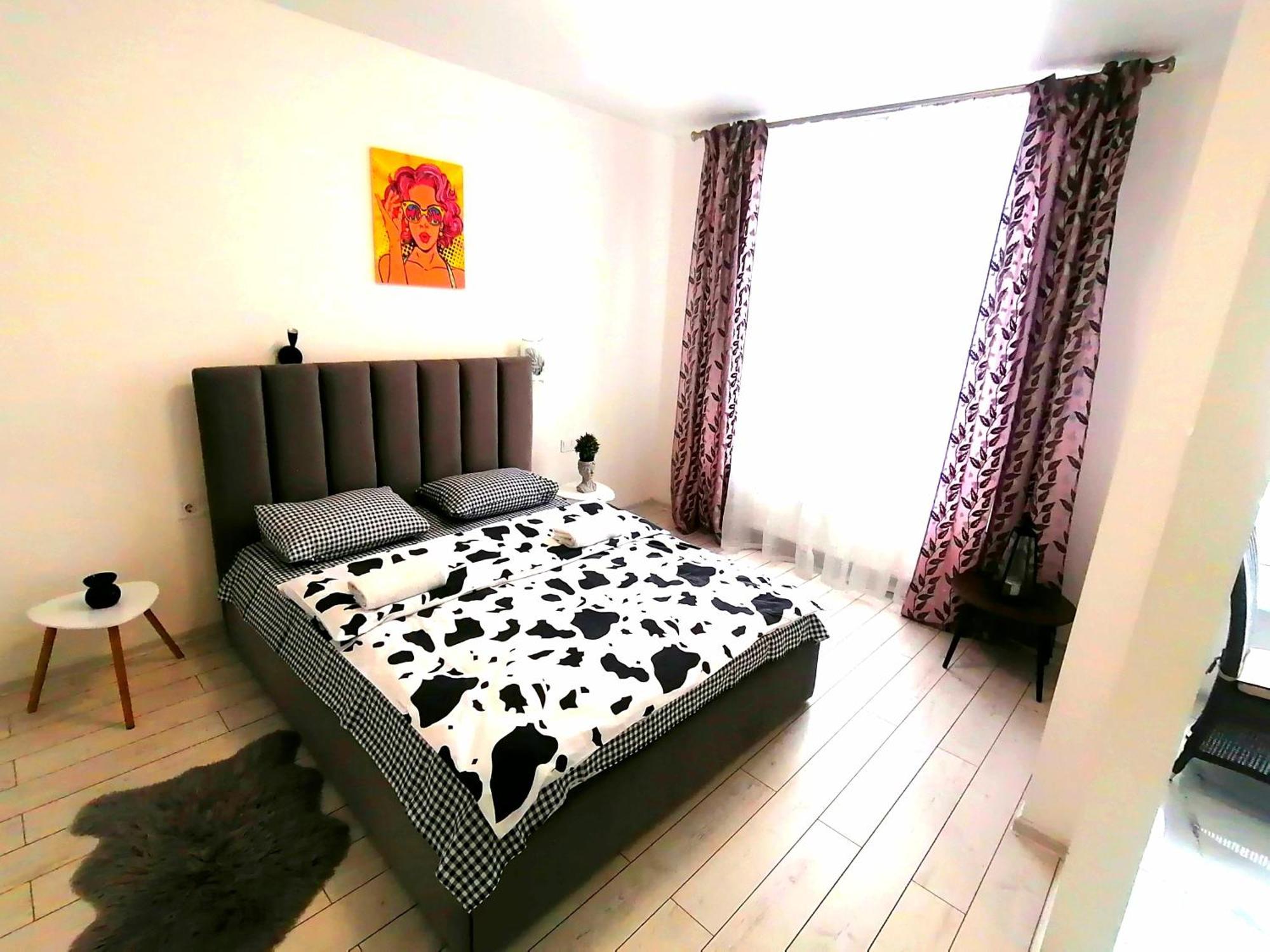 Новобудова Сам Центр Жк "Семицвіт" Apartamento Lviv Exterior foto
