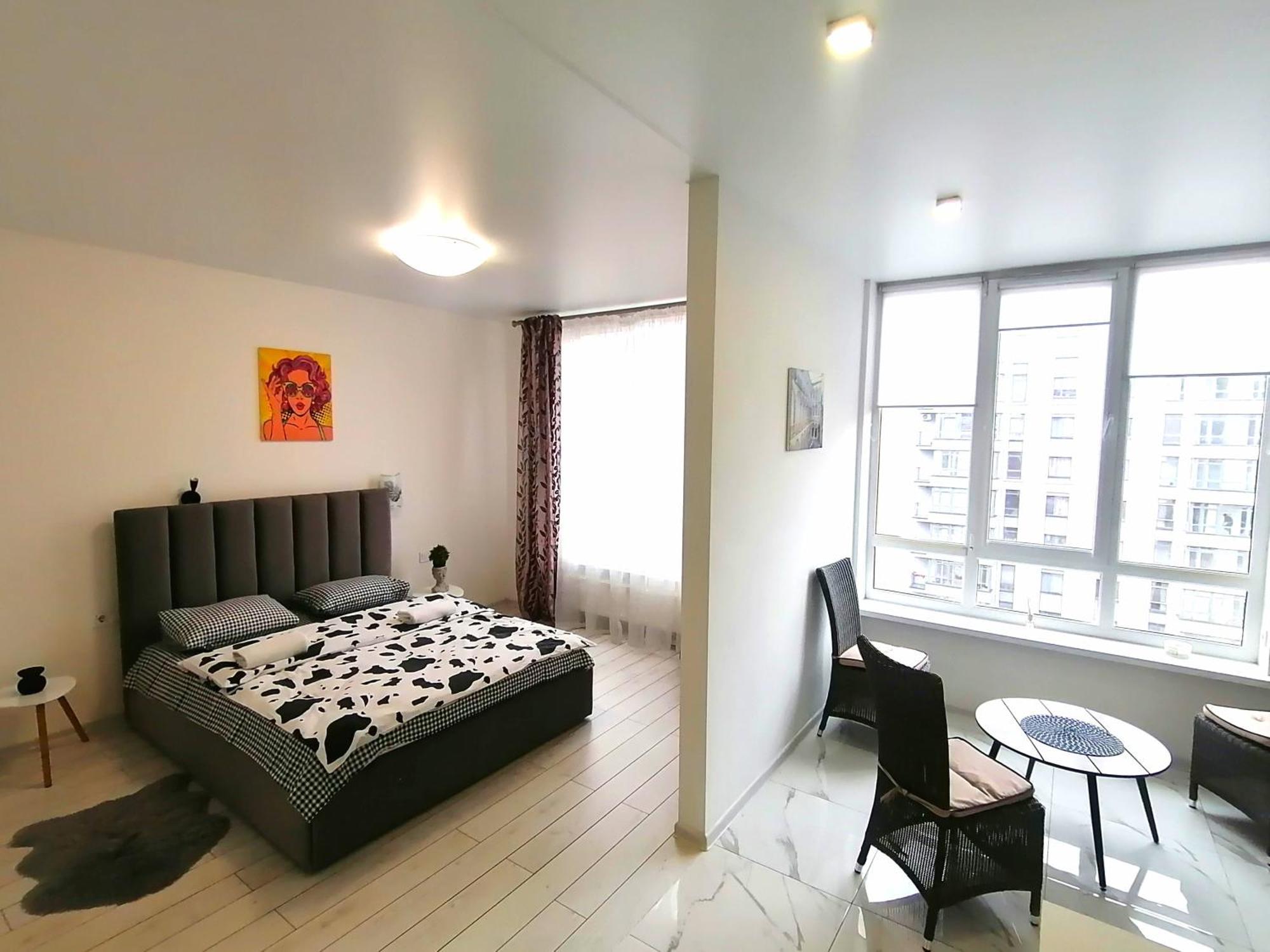 Новобудова Сам Центр Жк "Семицвіт" Apartamento Lviv Exterior foto