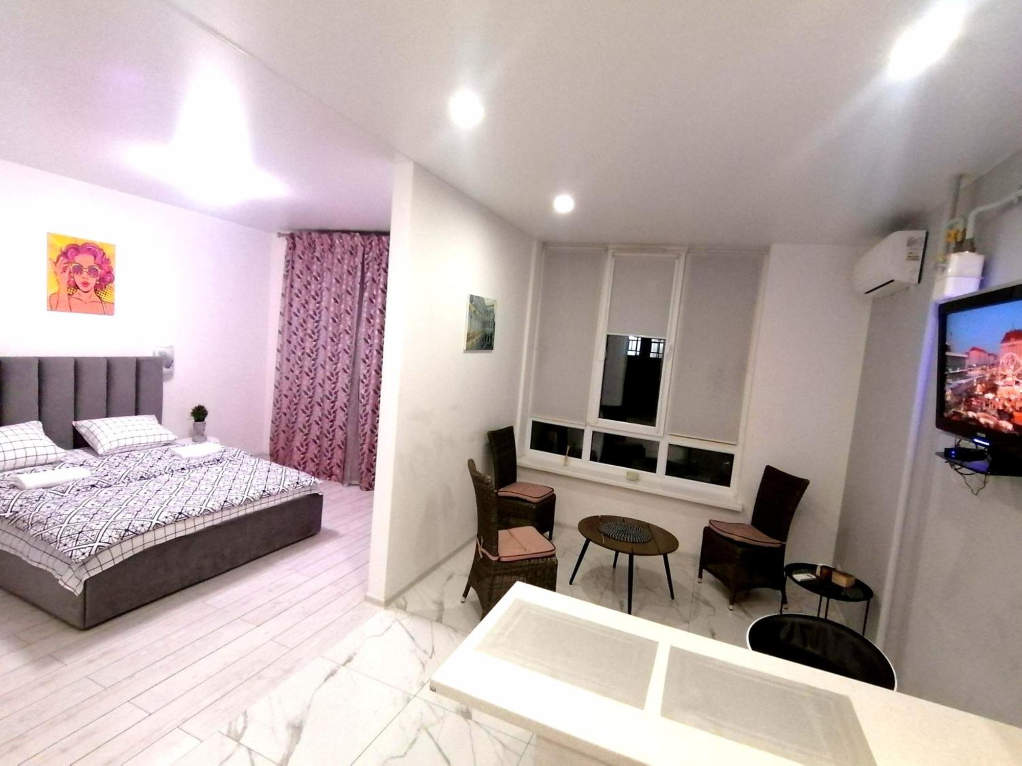 Новобудова Сам Центр Жк "Семицвіт" Apartamento Lviv Exterior foto