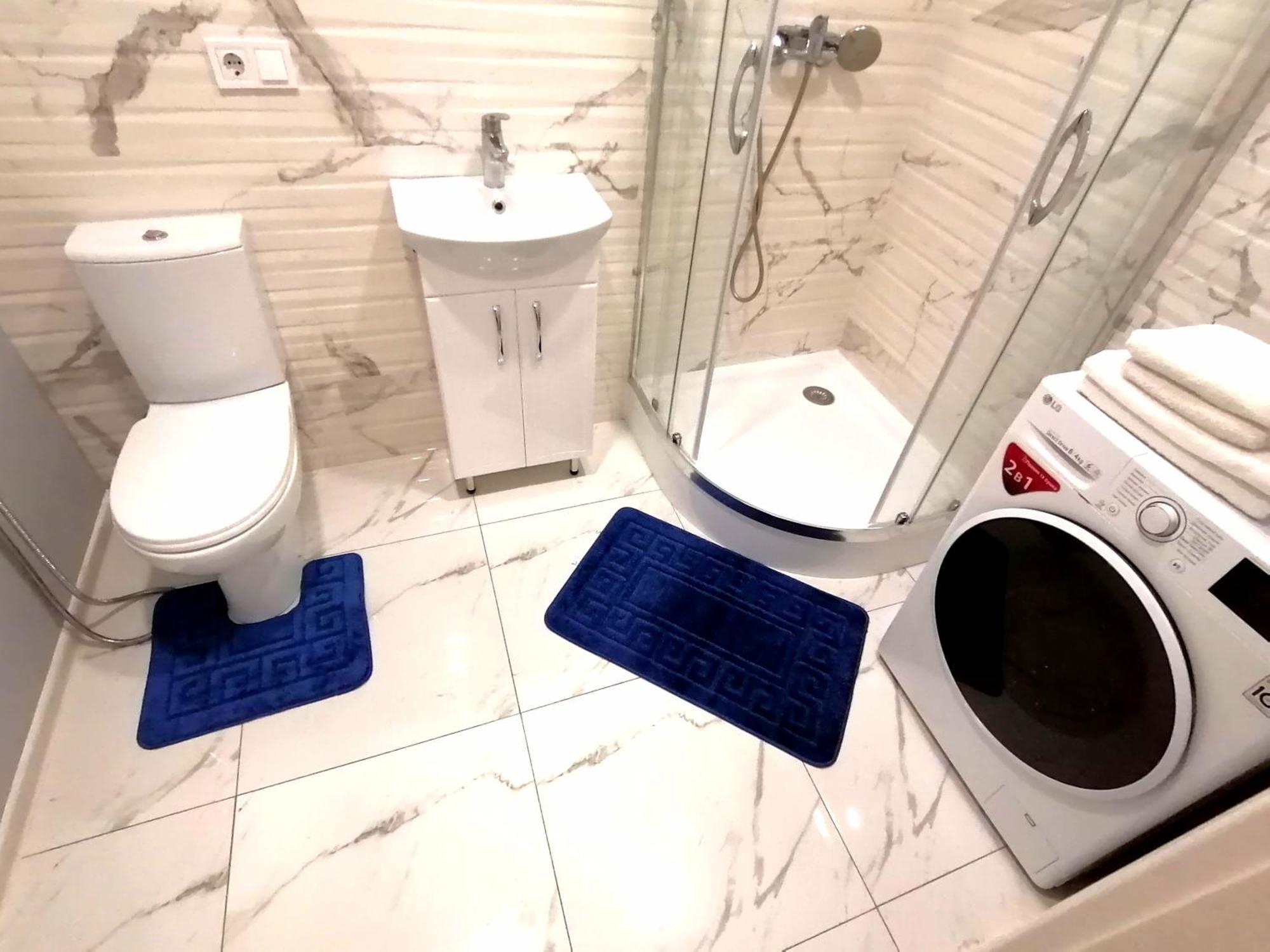 Новобудова Сам Центр Жк "Семицвіт" Apartamento Lviv Exterior foto