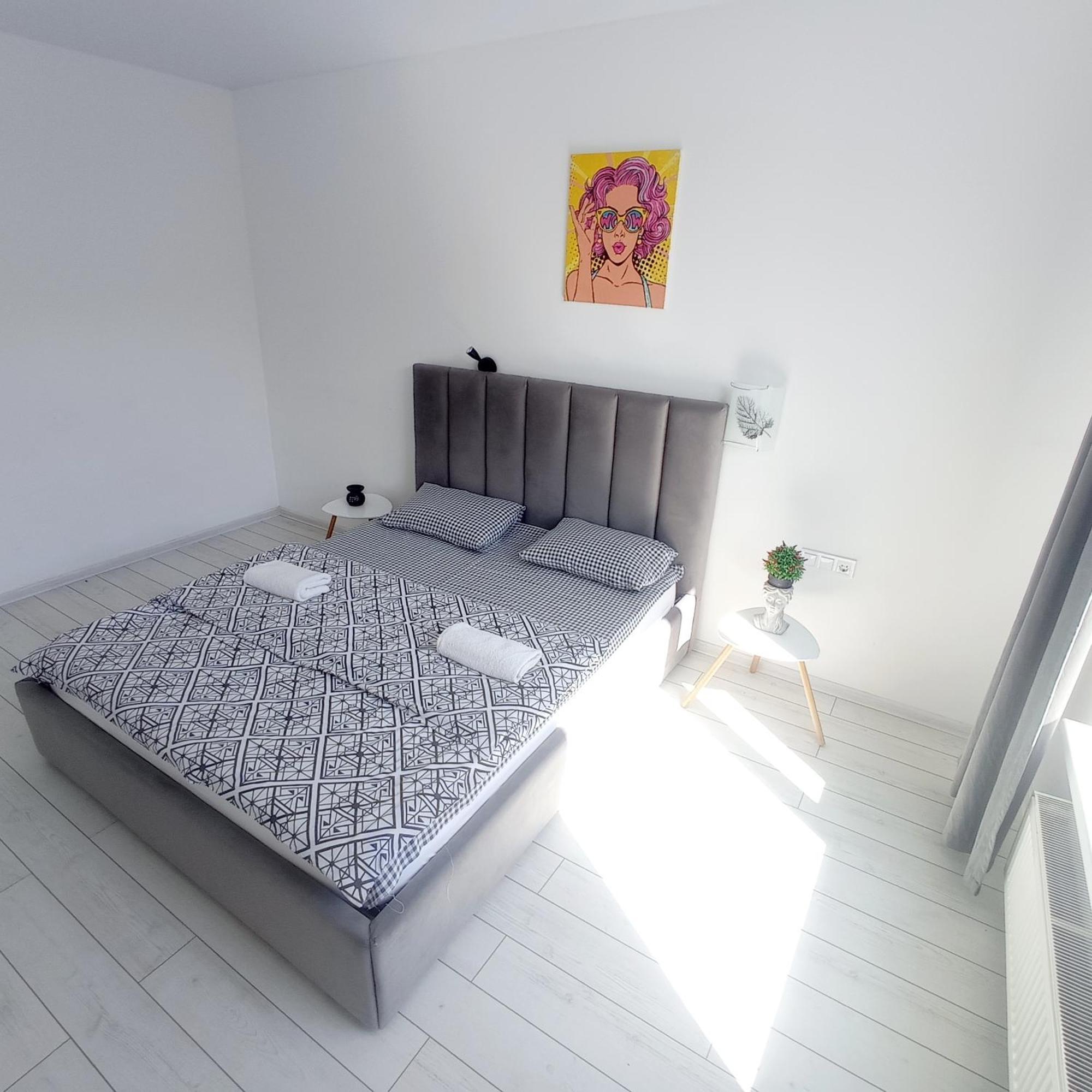 Новобудова Сам Центр Жк "Семицвіт" Apartamento Lviv Exterior foto